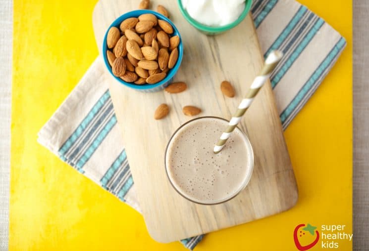 Maple Almond Breakfast Smoothie. Maple + Almond is a match made in smoothie heaven!