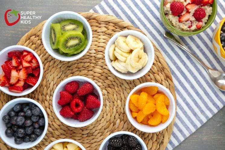 Rainbow Oatmeal Bar Recipe. What a fun breakfast idea! So fresh and colorful