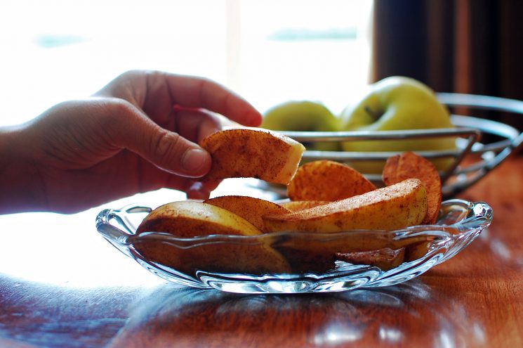 Cinnamon Apple Smacks Recipe: Healthy Snack in a Flash. The simplest snack- Cinnamon Apples!