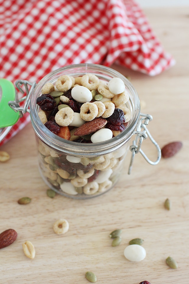 Trail mix is a perfect kids snack, no matter what time of year. Just a slight change up with healthy ingredients turns common trail mix, into Christmas Trail mix! Christmas Trail Mix