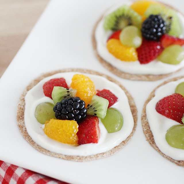 healthy mini fruit pizzas