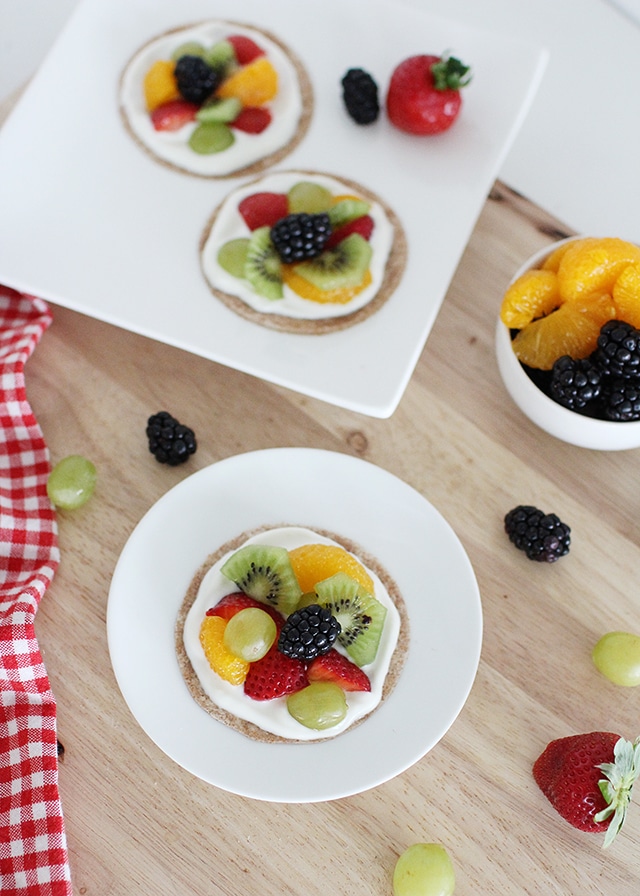 Not your traditional sugar-laden cookie! This healthy fruit pizza recipe takes ten (no-cook!) minutes to make and features wholesome ingredients you can feel good about serving. healthy fruit pizzas with fresh fruit