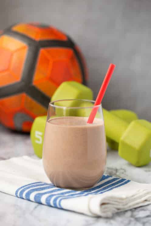 batido cremoso de proteína de chocolate para niños