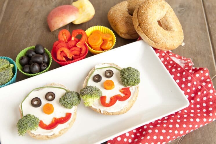 Holiday Snack Idea: The Snowman Bagel - Super Healthy Kids