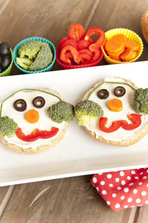 healthy christmas snack idea the snowman bagel