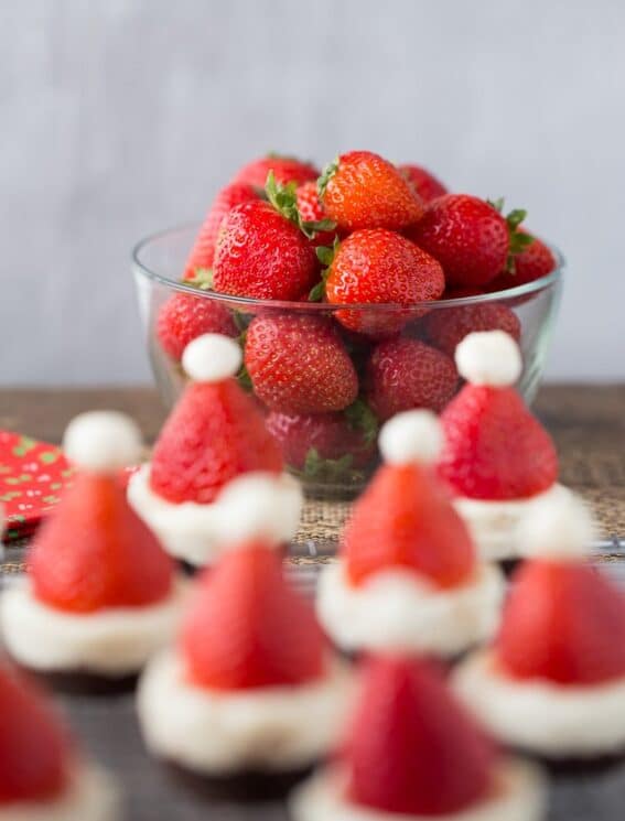 Mini No-Bake Santa Cheesecakes for Christmas