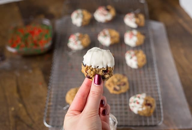 Oatmeal Christmas Cookies with white chocolate