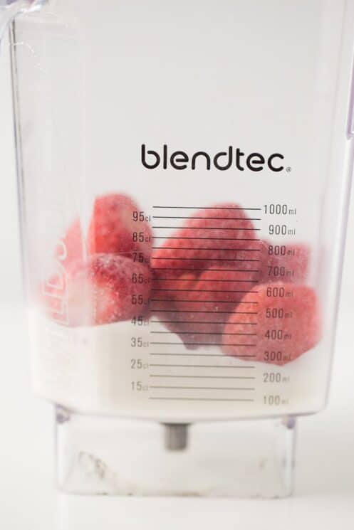 Making Healthy Strawberry Smoothies, Strawberry Cheesecake Smoothie, blendtec