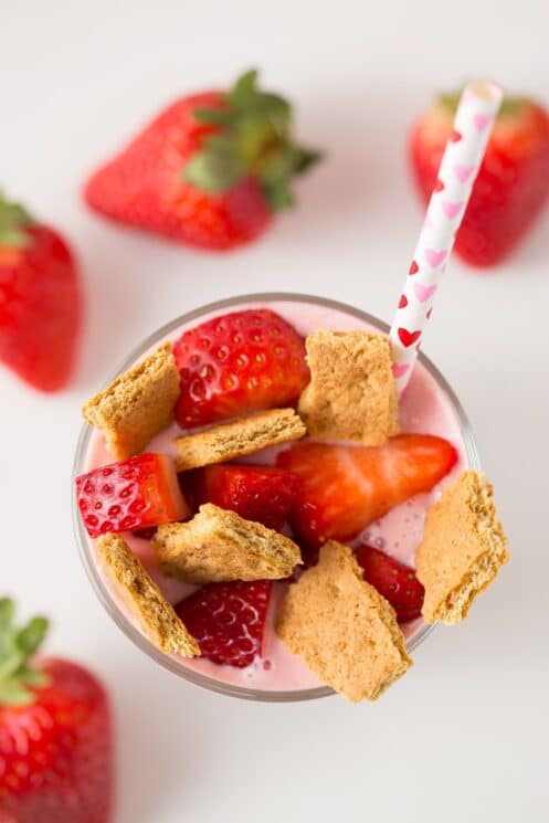 Strawberry Cheesecake Smoothie for kids, yummy! Strawberry Cheesecake Smoothie