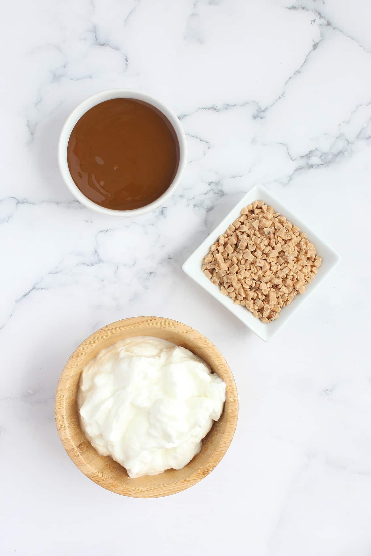 Ingredients needed to make caramel apple dip.