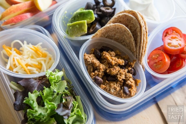 Mini Taco Bar: Quick & Easy Lunch Idea - Want a fun idea for lunch that doesn't require a lot of effort? These mini tacos are perfect for little hands, with flavor the whole family will enjoy!