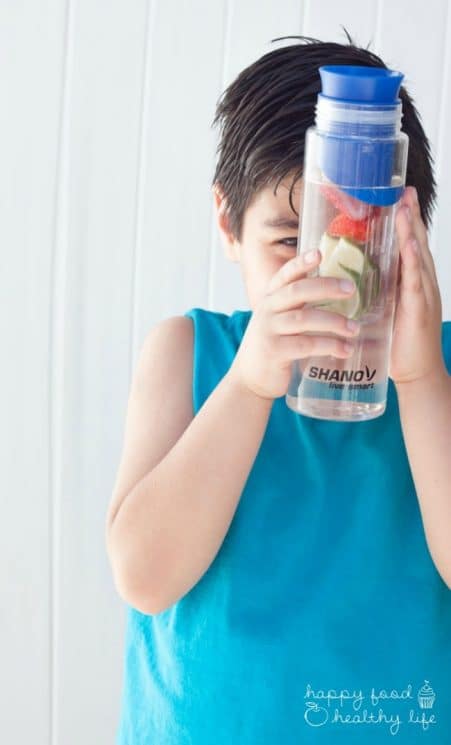 How To Make Sure Your Kids Are Drinking Enough Water. With these easy tips, you'll be sure to keep your kids hydrated all summer long. www.superhealthykids.com