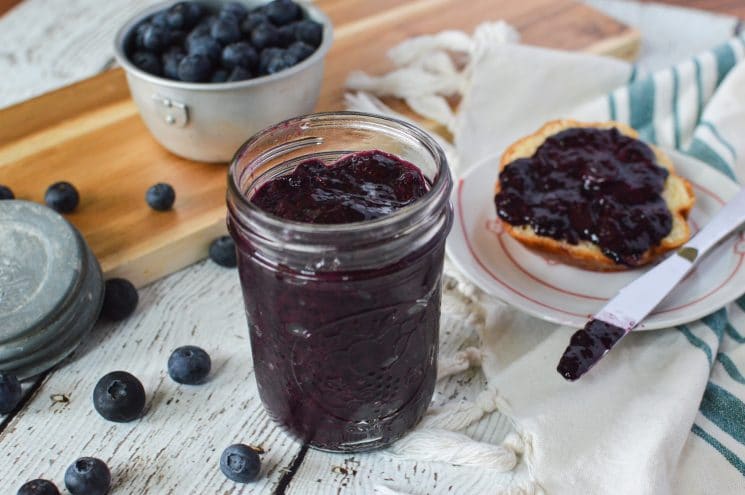 Blueberry Chia Seed Jam Recipe. No preservatives, all fruit, so yummy on toast, bagels and pb&j!! www.superhealthykids.com