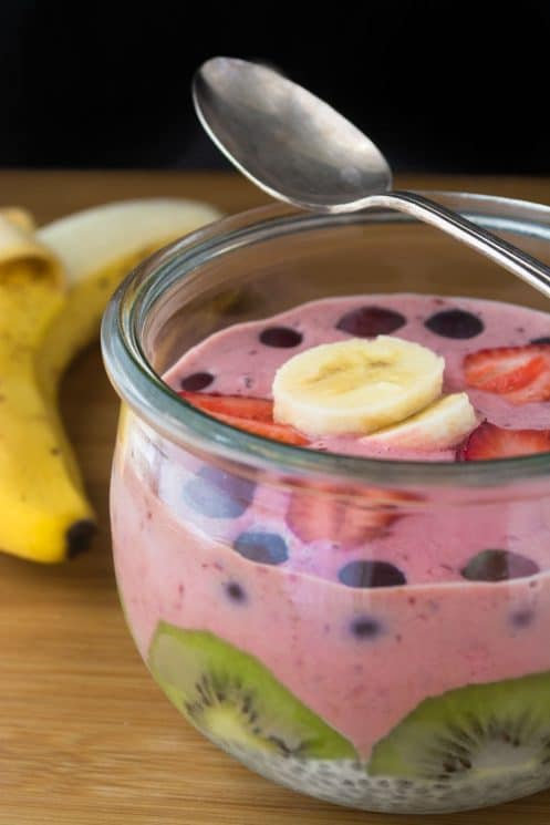 Breakfast Smoothie Bowl. Combines so many delicious and healthy ingredients into one breakfast bowl that kids love! www.superhealthykids.com