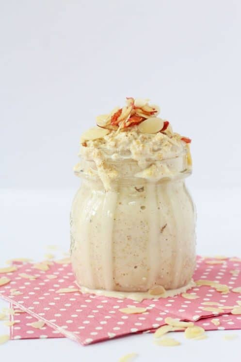 Apple & Almond Butter Overnight Oats Recipe. A delicious and healthy overnight oats recipe flavoured with apple and almond butter!