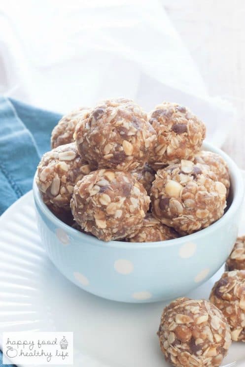 Peanut Butter Chocolate No-Bake Granola Bar Bites. Perfect for on-the-go snacking or school lunchboxes! www.superhealthykids.com