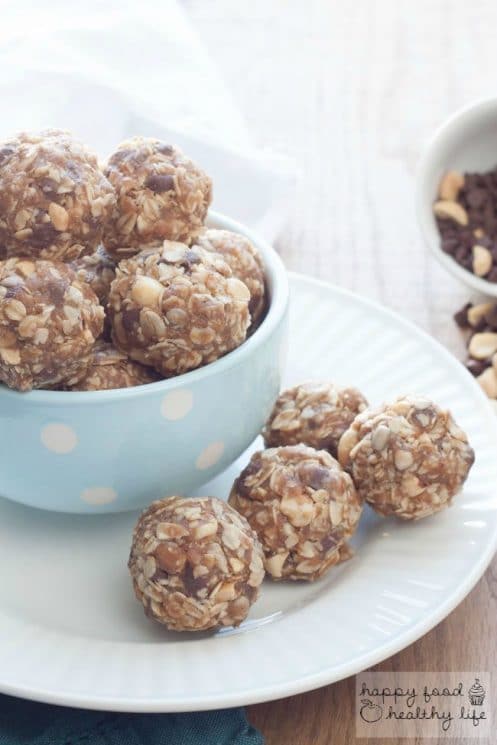 Peanut Butter Chocolate No-Bake Granola Bar Bites. Perfect for on-the-go snacking or school lunchboxes! www.superhealthykids.com