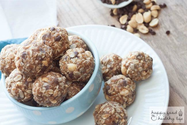 Peanut Butter Chocolate No-Bake Granola Bar Bites. Perfect for on-the-go snacking or school lunchboxes! www.superhealthykids.com