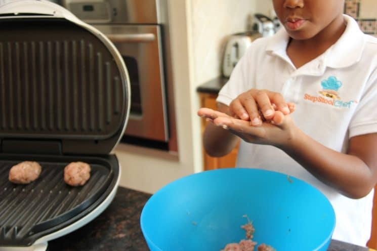 Pizza Burger Sliders. Two of the best flavors packed into one perfect size slider. www.superhealthykids.com