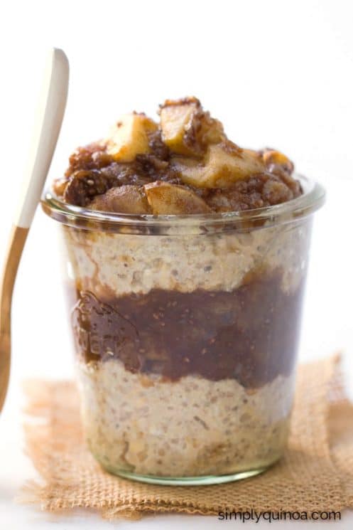 Apple Pie Overnight Oats + Quinoa - a simple, healthy and absolutely delicious way to start the day. www.superhealthykids.com