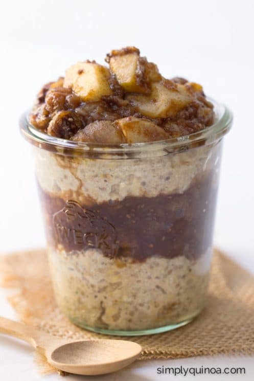 Apple Pie Overnight Oats + Quinoa - a simple, healthy and absolutely delicious way to start the day. www.superhealthykids.com