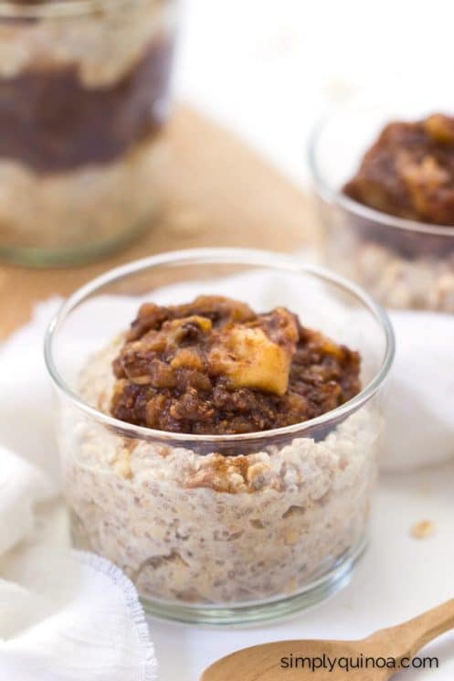 Apple Pie Overnight Oats + Quinoa - a simple, healthy and absolutely delicious way to start the day. www.superhealthykids.com