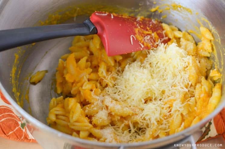 Baked Butternut Squash Macaroni and Cheese! Creamy and delicious macaroni and cheese without butter, milk and tons of cheese!