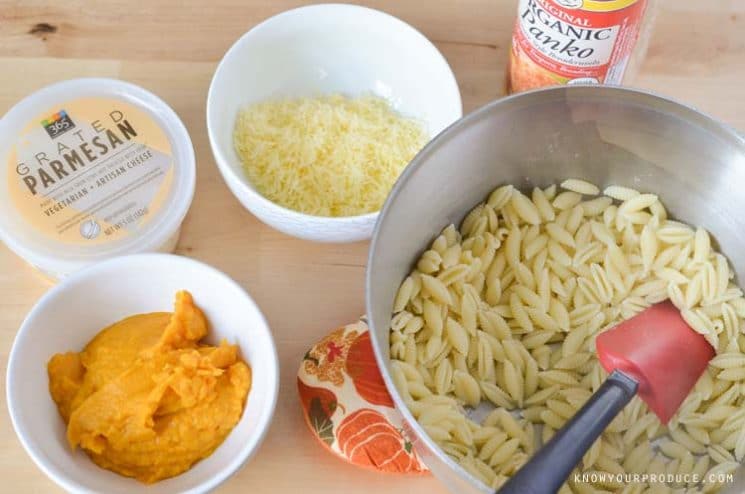 Baked Butternut Squash Macaroni and Cheese! Creamy and delicious macaroni and cheese without butter, milk and tons of cheese!