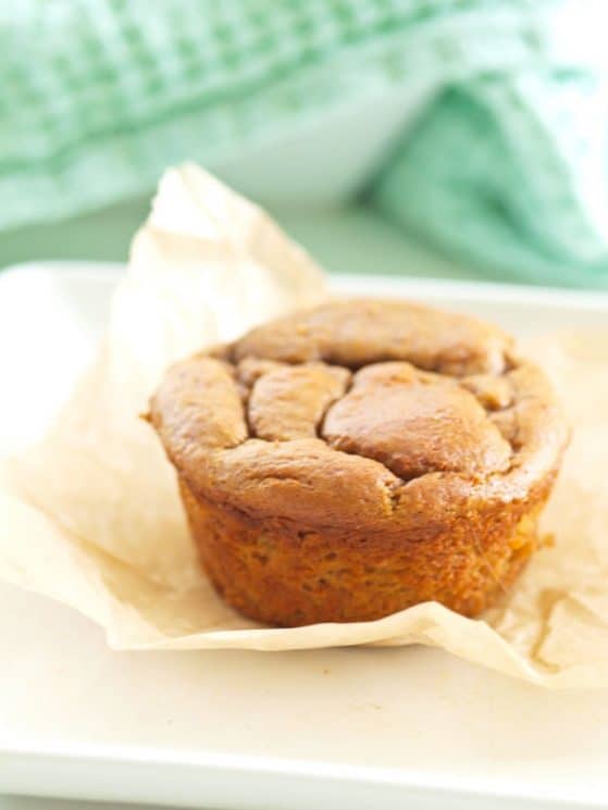 Flourless Sweet Potato Blender Muffins. A muffin where the #1 ingredient is a veggie!?! Yes Please! These Sweet Potato Blender Muffins are made with NO flour, NO oil, and NO refined sugar. Just 5 minutes prep time makes this an easy, healthy breakfast recipe! www.superhealthykids.com
