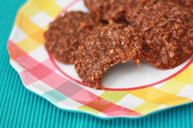 10 Amazing Healthy NO BAKE cookies! Kind of like eating cookie dough but better because you don't have to worry about the eggs! www.superhealthykids.com