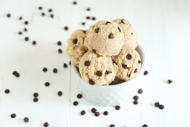 Chocolate Chip Cookies (raw, gluten-free)