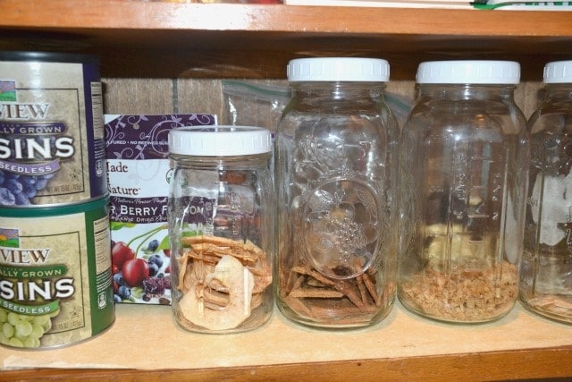 How To Organize Your Pantry For Allergy Safety. If you have kids with food allergies, you NEED these tips! www.superhealthykids.com