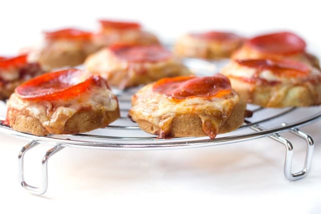 Mini Quinoa Pizza Bites with pepperoni and cheese -- a simple (and healthy) snack/meal for your kiddos!