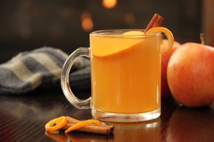 Sweet and Citrusy Apple Cider. A great and healthy drink for a cold afternoon. www.superhealthykids.com