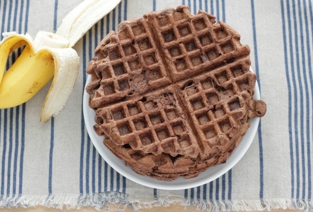 Healthy Chocolate Banana Waffles. A MUST have recipe!