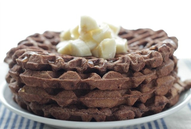 Healthy Chocolate Banana Waffles. A MUST have recipe!