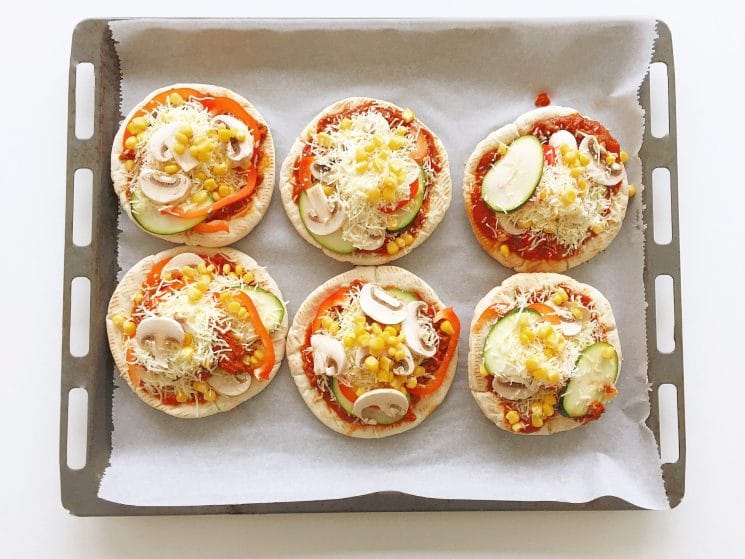 Pita Pizza - Easiest recipe ever! One of my favorite easy dinner recipes.