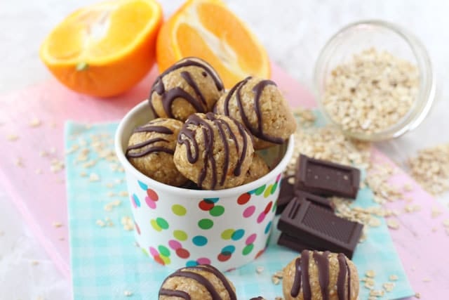 These Chocolate Orange Energy Bites make the perfect healthy snack for kids - chocolate and orange were meant to go together! www.superhealthykids.com