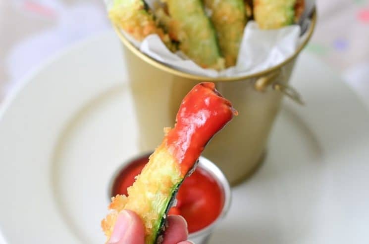 Crispy and Delicious - Quick and Easy Zucchini Fries! www.superhealthykids.com