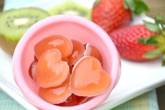 Homemade super flavorful Strawberry Kiwi Gummies. No high fructose corn syrup or other weird ingredients in these! www.superhealthykids.com