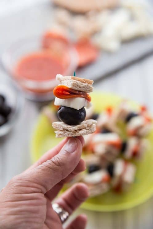 PIZZA KEBABS the easiest snack you're kids are sure to love! Not only are they quick, but they are so simple to put together the kids can make them almost all on their own (with help in the baking of course). Perfect for an after school pick-me-up!