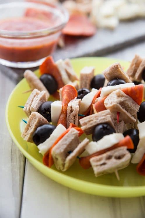 PIZZA KEBABS the easiest snack you're kids are sure to love! Not only are they quick, but they are so simple to put together the kids can make them almost all on their own (with help in the baking of course). Perfect for an after school pick-me-up!