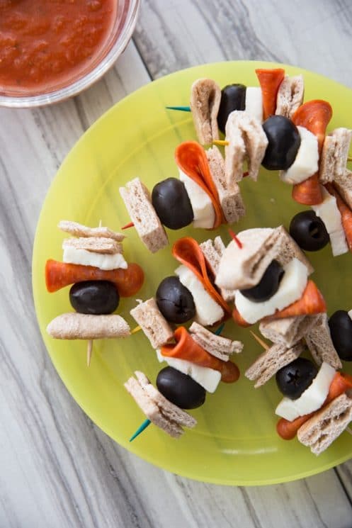 PIZZA KEBABS the easiest snack you're kids are sure to love! Not only are they quick, but they are so simple to put together the kids can make them almost all on their own (with help in the baking of course). Perfect for an after school pick-me-up!