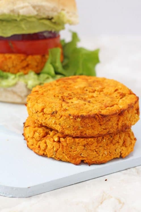 Cajun Sweet Potato and Chickpea Veggie Burger. Delicious veggie burgers packed with sweet potato and chickpeas and lightly spiced with cajun seasoning. www.superhealthykids.com 