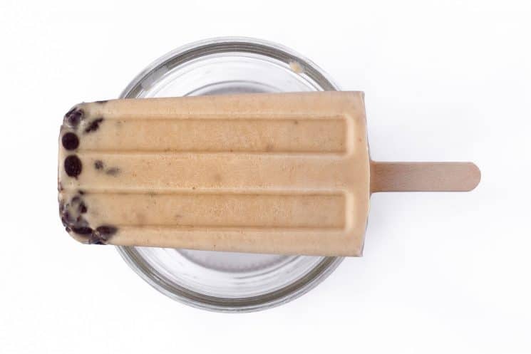 Peanut Butter Banana Yogurt Popsicles are a healthy way to cool down this summer! Rich, creamy and the perfect healthy treat for your sweet tooth! www.superhealthykids.com