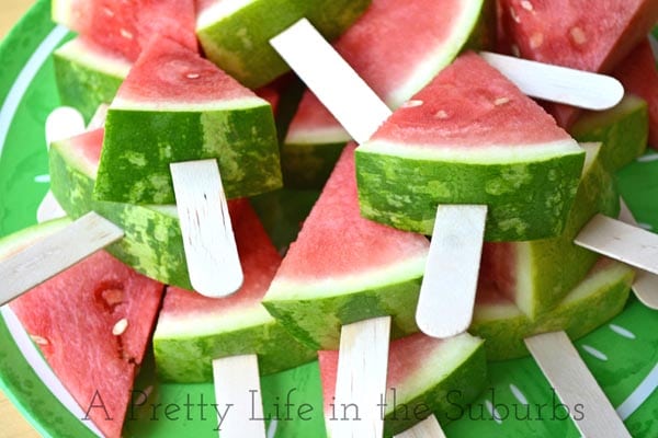 30 Kid Friendly Summer Snacks - Fun and healthy snack ideas for kids! Perfect for summer snacking.