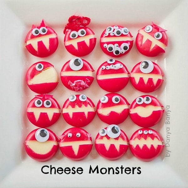 Käse-Monster aus Babybel-Wachs-überzogenem Käse und Kulleraugen