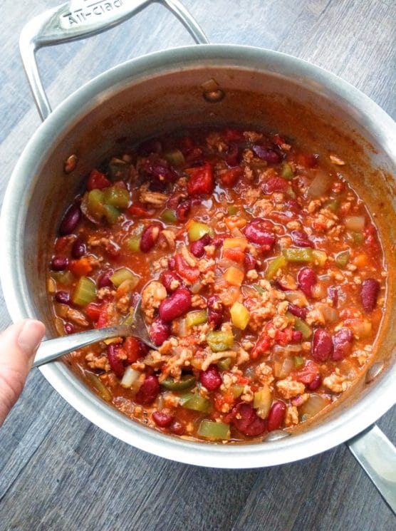 Whole Wheat Turkey Chili Mac and Cheese. Southwestern flavor meets comfort food meets healthy family dinner.