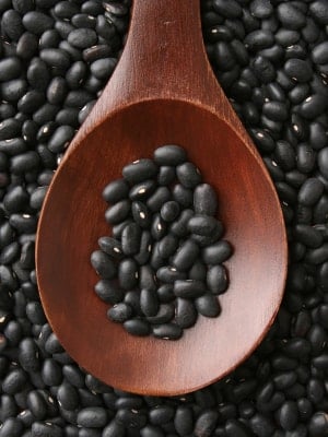 https://www.superhealthykids.com/wp-content/uploads/2017/02/black-beans-in-a-spoon.jpg