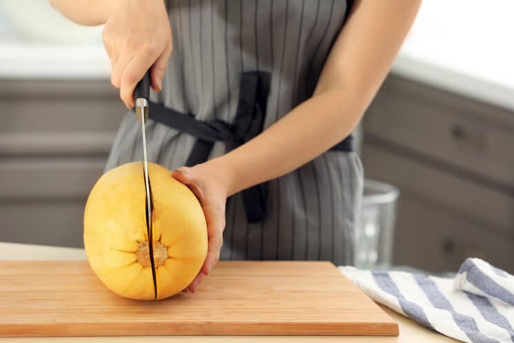 Cutting a spaghetti squash